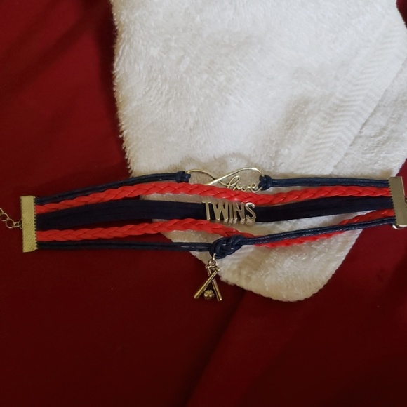 💣$5 or BUNDLE FOR LESS! NEW BASEBALL BRACELET~💣 - Picture 3 of 3